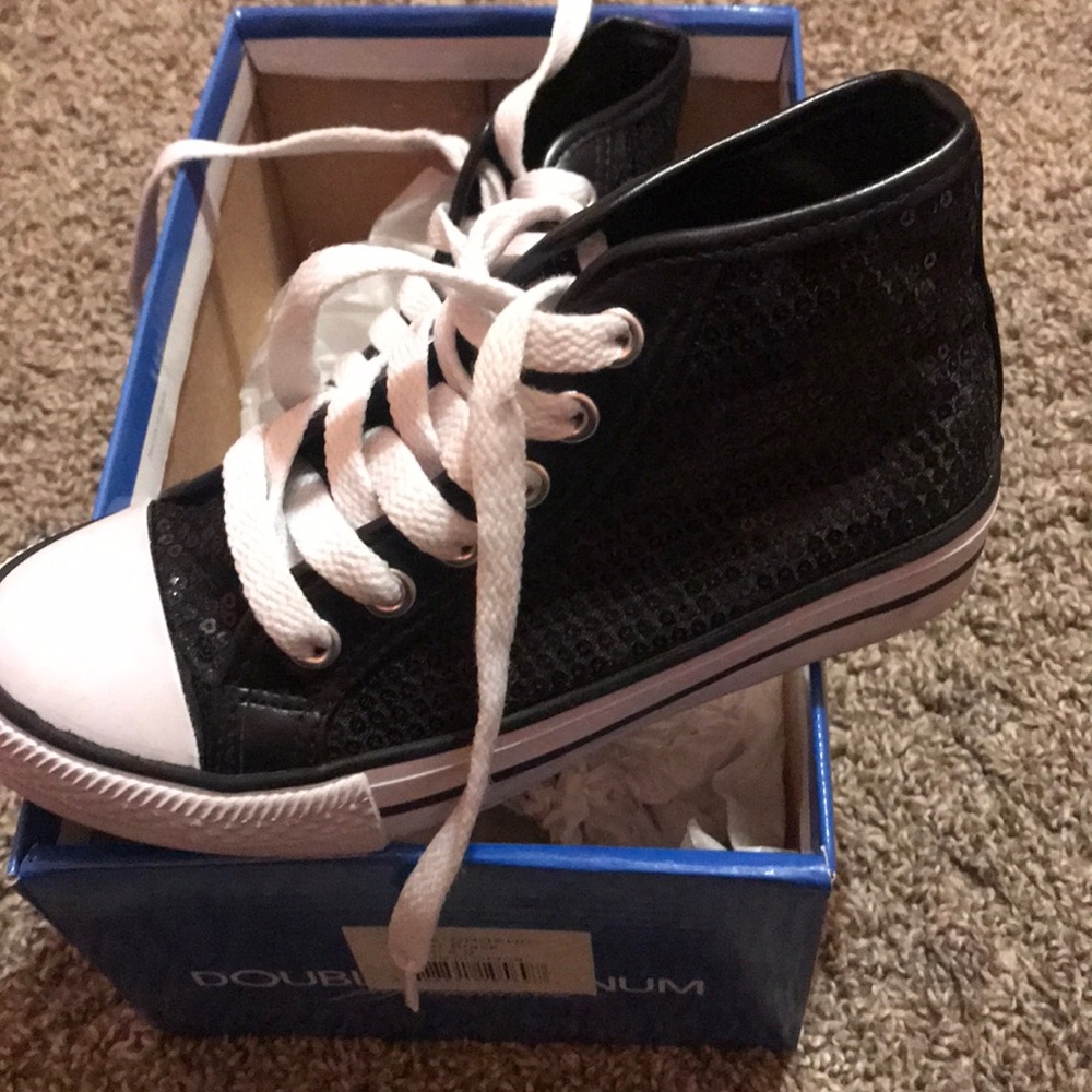 Girls sneakers